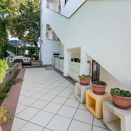 Franka, Vantacici-malinska, Island Krk Apartment *